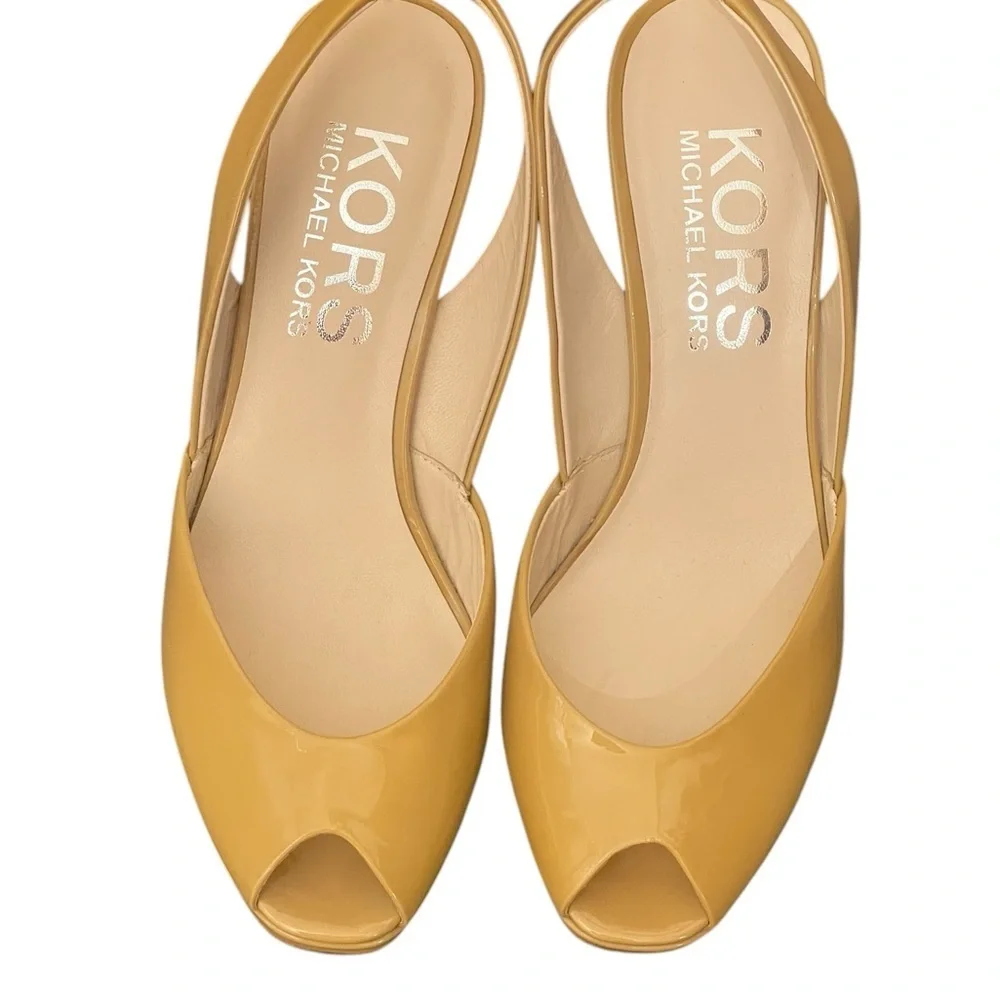 MICHAEL KORS Tan Patent
Leather 4" High Wedge Open Toe
Slingback Shoes size 7.5M - Picture 2 of 13